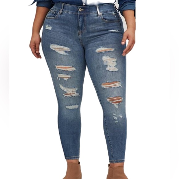 torrid Denim - Sz14 Torrid High Rise Destructed Bombshell Skinny Denim Light blue wash NWOT con